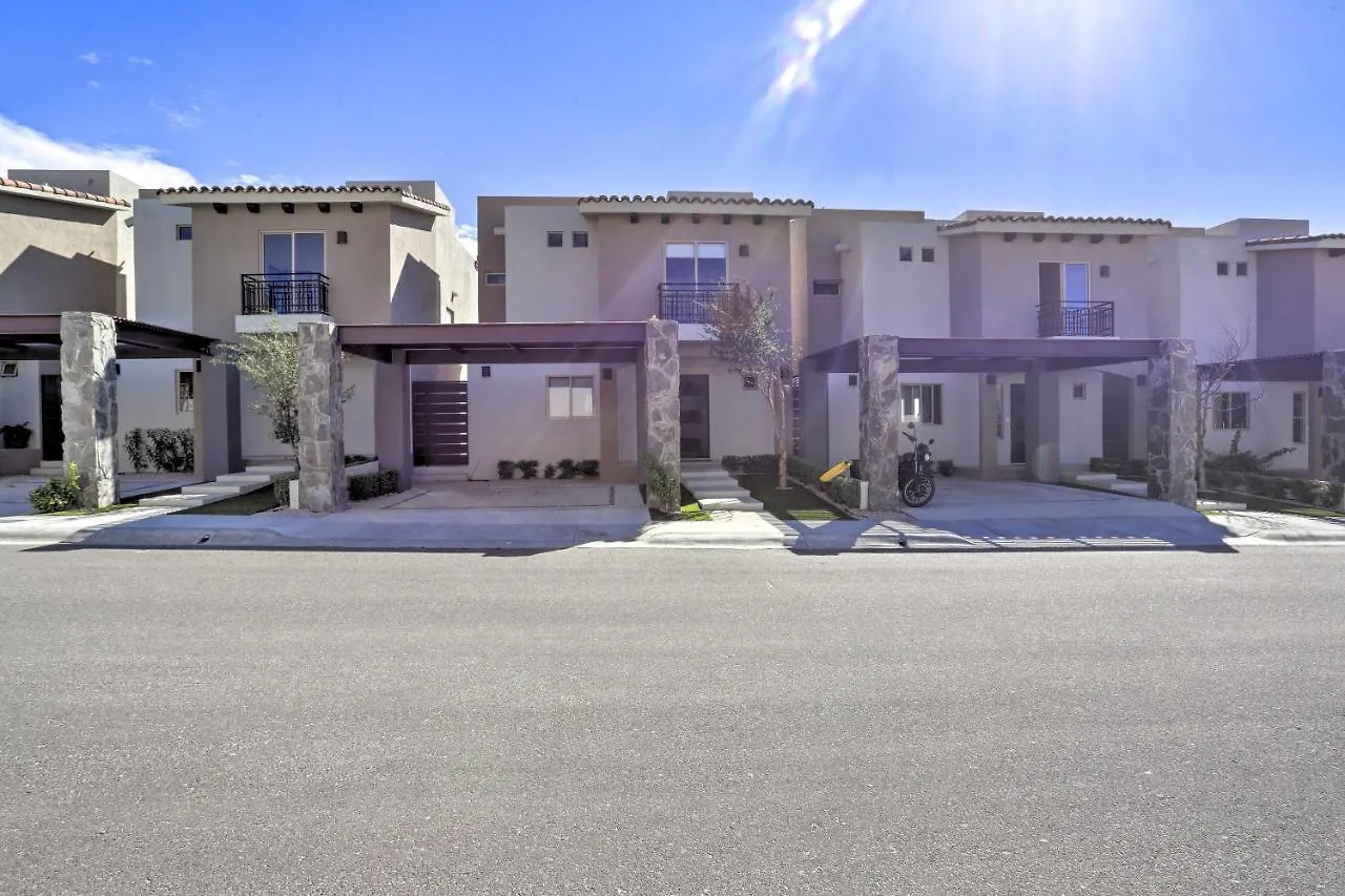 Luxe Cabo Casa With Own Rooftop Patio And Pool Access! Cabo San Lucas Nyaraló
