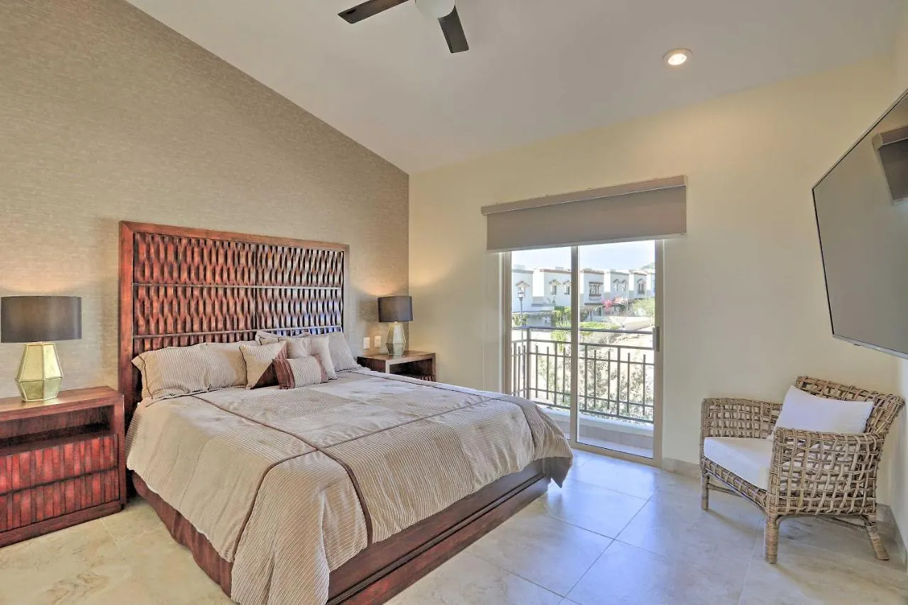 Luxe Cabo Casa With Own Rooftop Patio And Pool Access! Cabo San Lucas Nyaraló