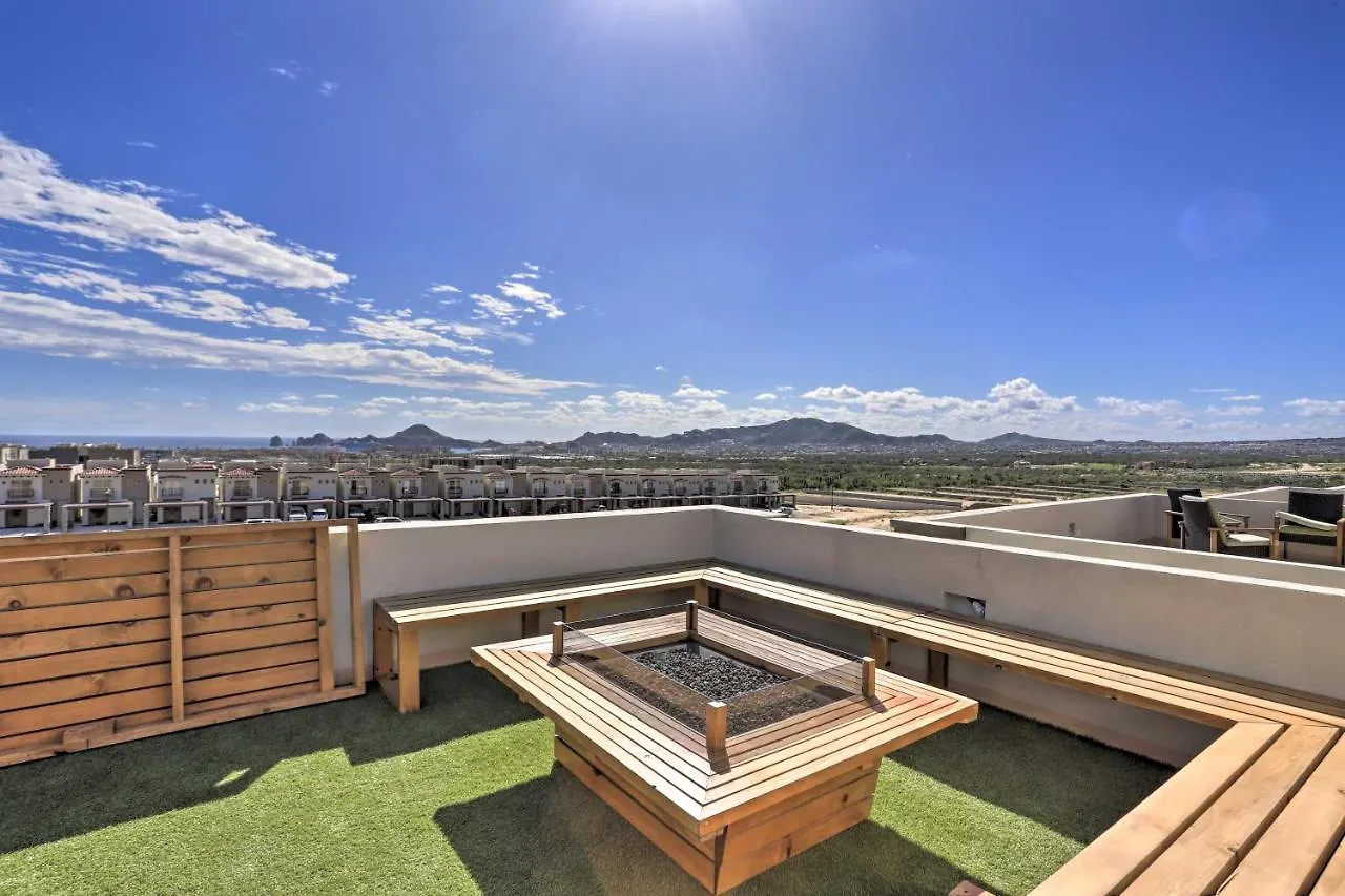 Luxe Cabo Casa With Own Rooftop Patio And Pool Access! Cabo San Lucas Nyaraló